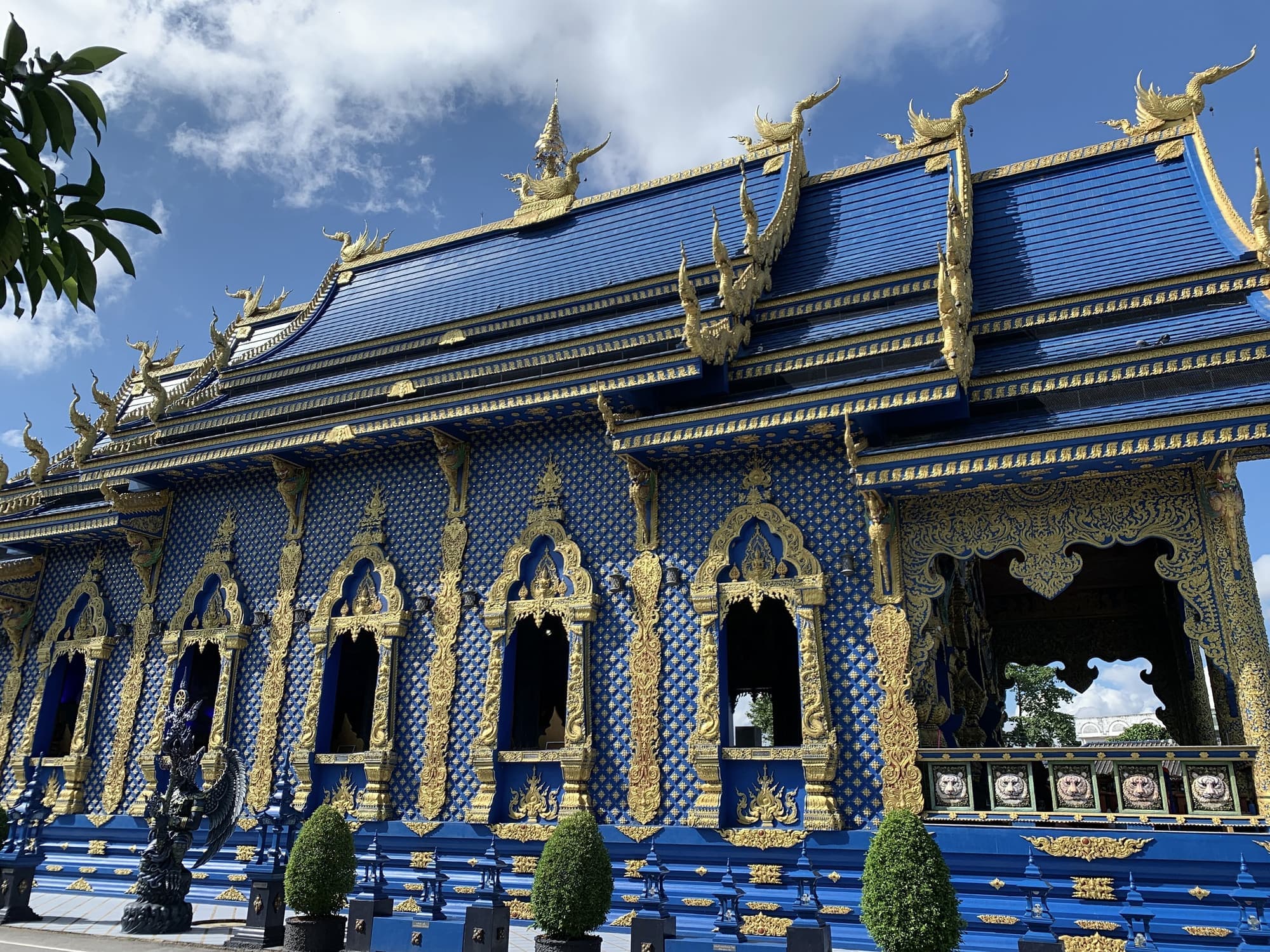 The sapphire and gold hall of Wat Rong Suea Ten, the Blue Temple